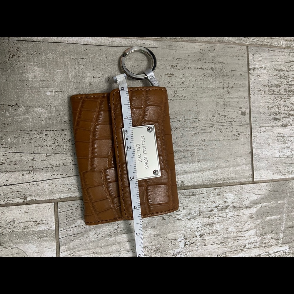 Michael Kors Keychain Wallet - Picture 2 of 5